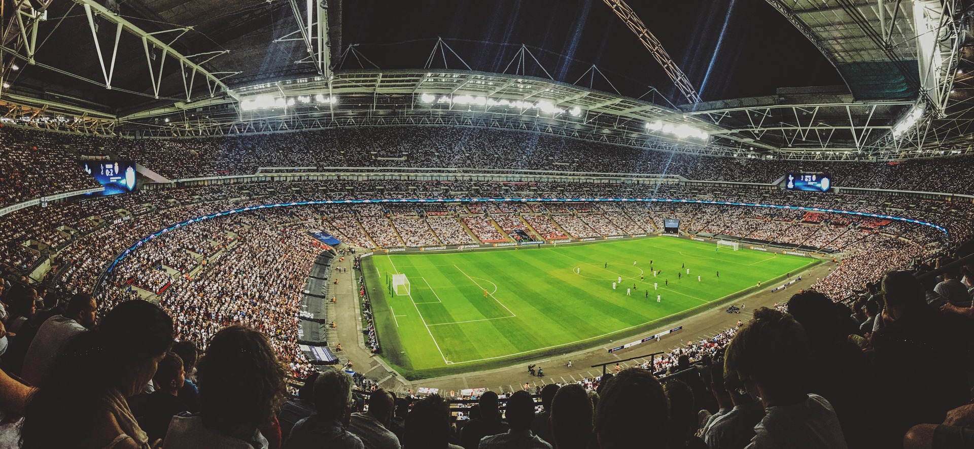 Stadion fotbal cu spectatori