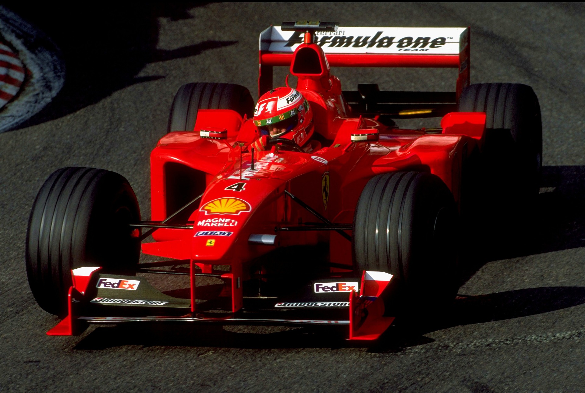 Mașină Formula 1 roșie